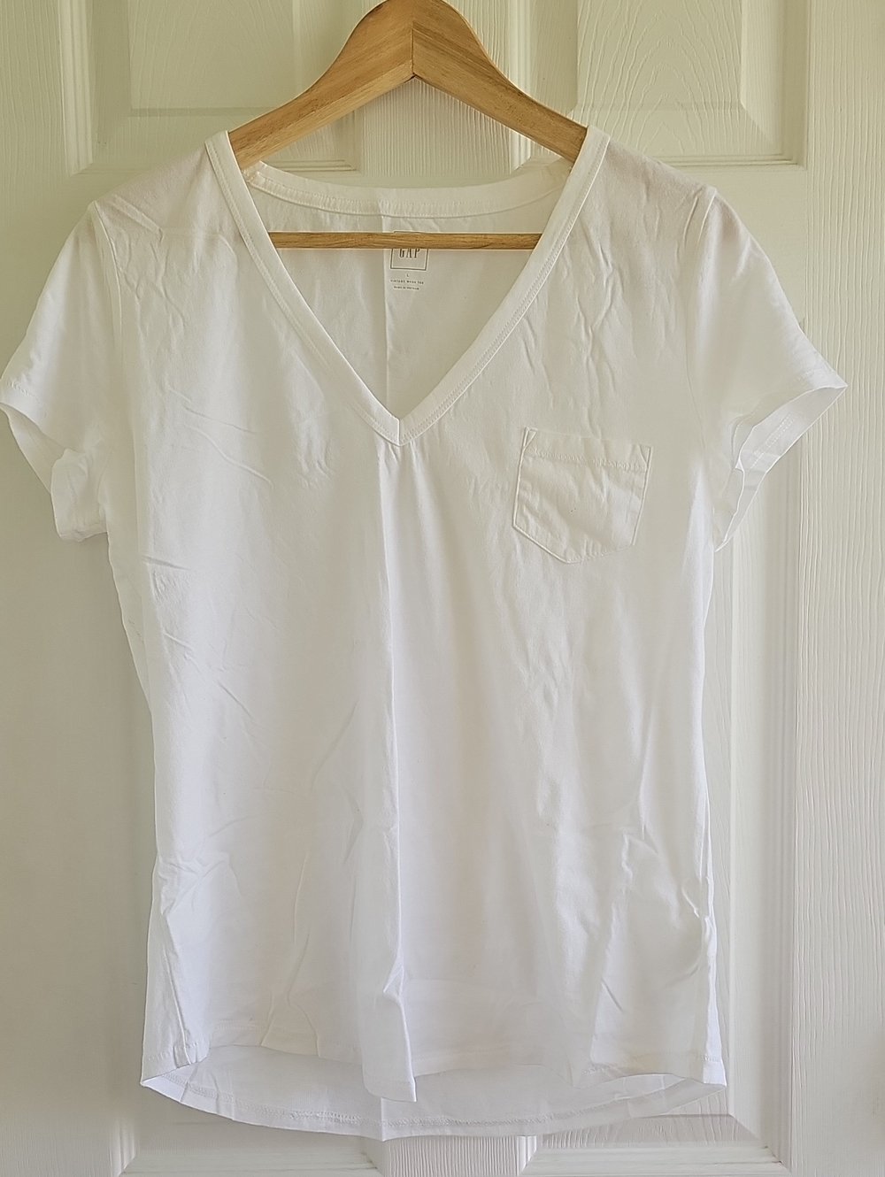 GAP White Softspun Vintage Wash V-Neck Short Sleeve Tee with Chest Pocket